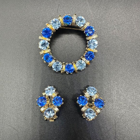 Vintage Blue Rhinestone Brooch Clip On Earrings Jewelry Set Wreath Gold Toned - Picture 2 of 8